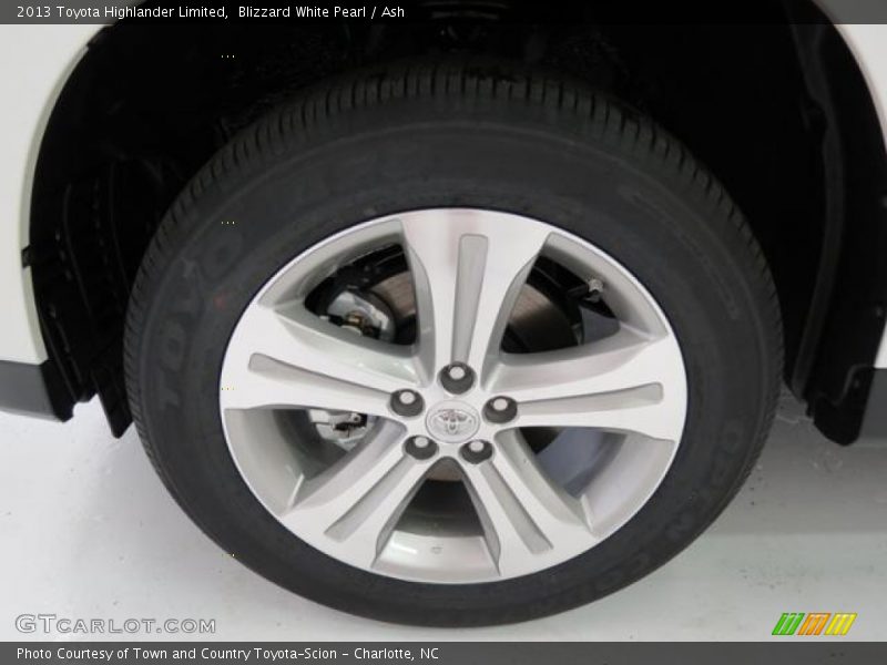 Blizzard White Pearl / Ash 2013 Toyota Highlander Limited
