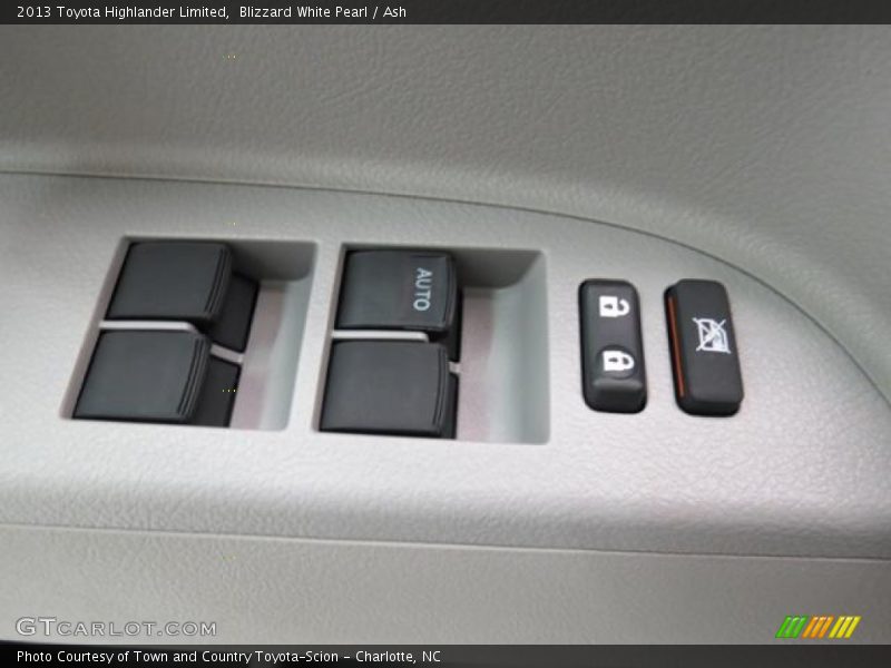 Blizzard White Pearl / Ash 2013 Toyota Highlander Limited