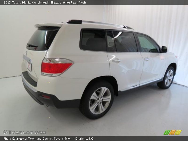 Blizzard White Pearl / Ash 2013 Toyota Highlander Limited