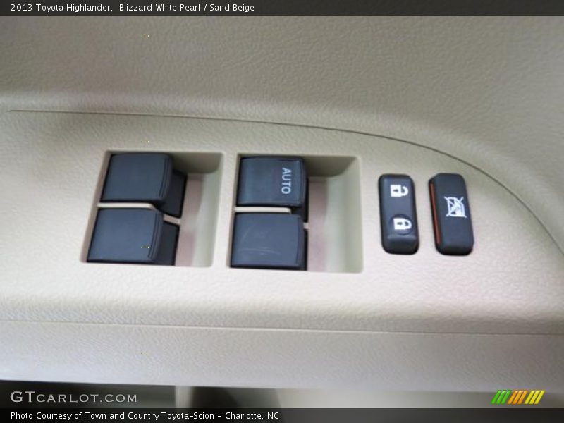 Blizzard White Pearl / Sand Beige 2013 Toyota Highlander