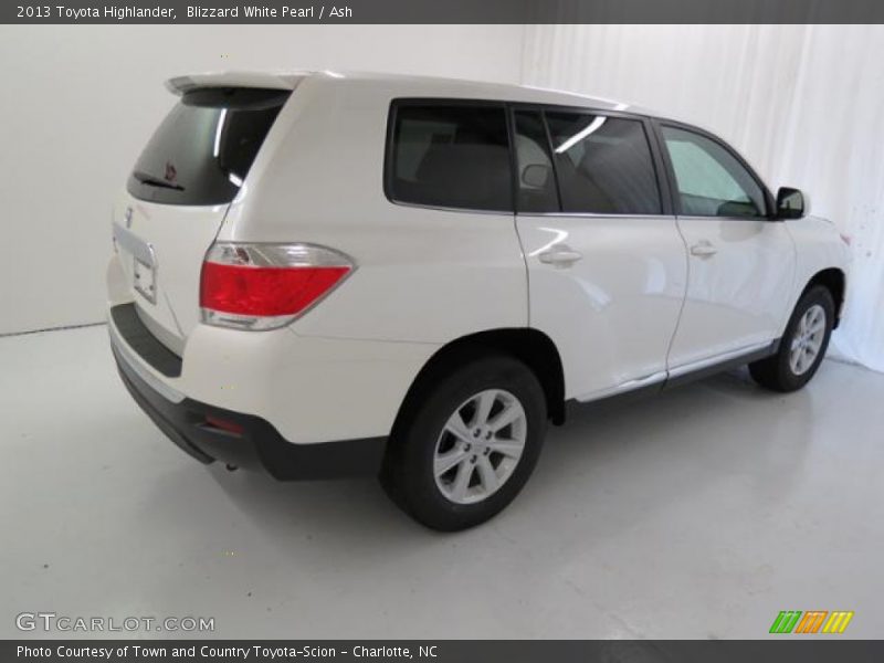 Blizzard White Pearl / Ash 2013 Toyota Highlander