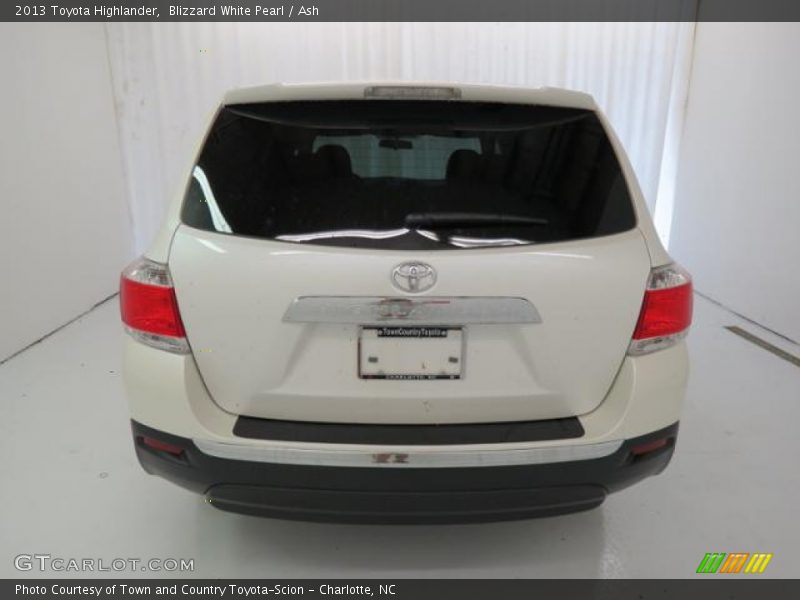 Blizzard White Pearl / Ash 2013 Toyota Highlander