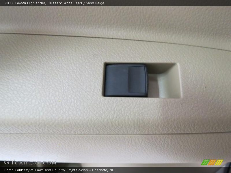 Blizzard White Pearl / Sand Beige 2013 Toyota Highlander