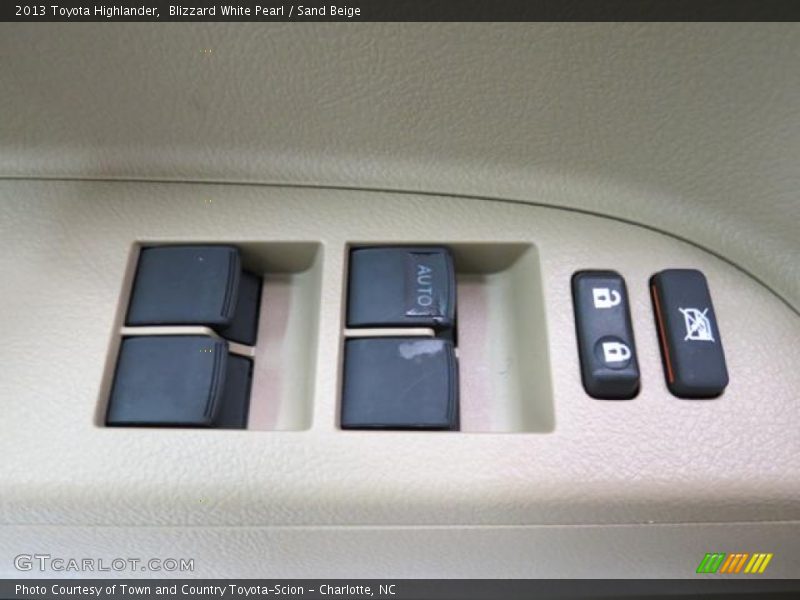 Blizzard White Pearl / Sand Beige 2013 Toyota Highlander