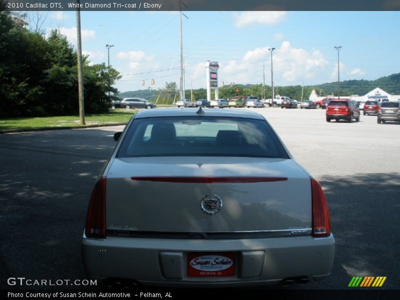 White Diamond Tri-coat / Ebony 2010 Cadillac DTS
