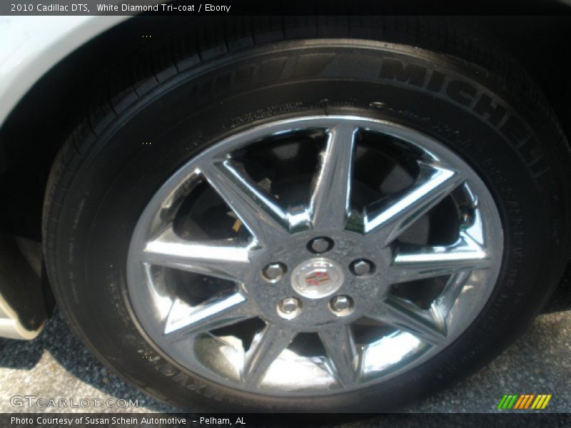 White Diamond Tri-coat / Ebony 2010 Cadillac DTS