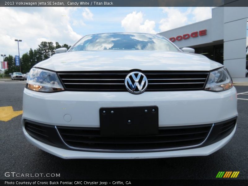 Candy White / Titan Black 2013 Volkswagen Jetta SE Sedan
