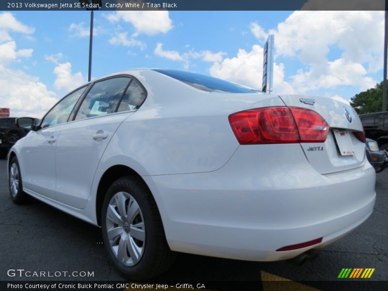 Candy White / Titan Black 2013 Volkswagen Jetta SE Sedan