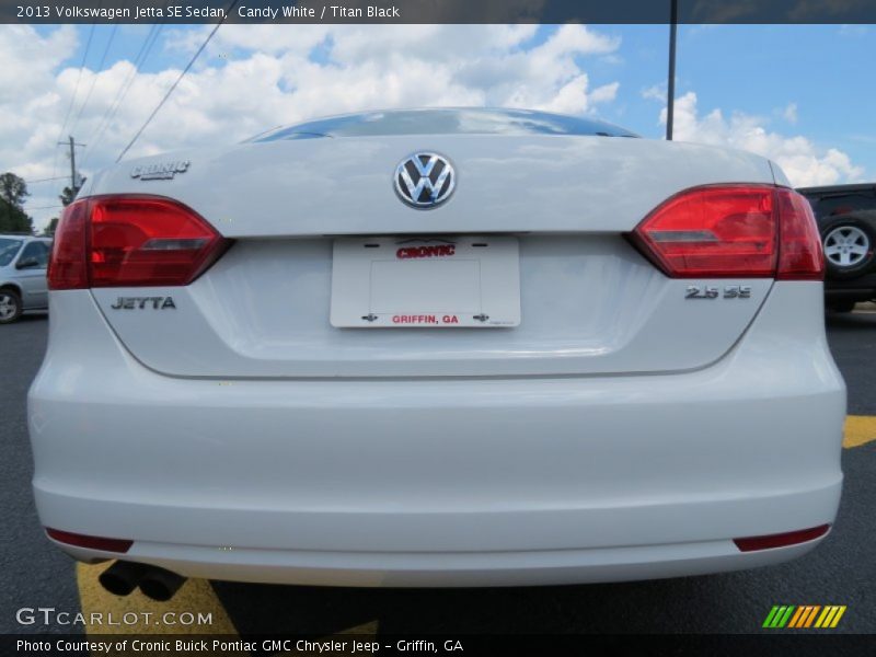 Candy White / Titan Black 2013 Volkswagen Jetta SE Sedan
