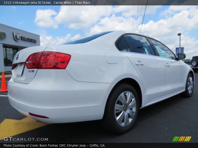Candy White / Titan Black 2013 Volkswagen Jetta SE Sedan