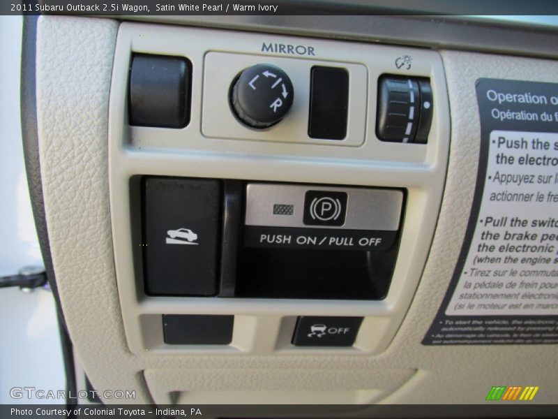 Satin White Pearl / Warm Ivory 2011 Subaru Outback 2.5i Wagon