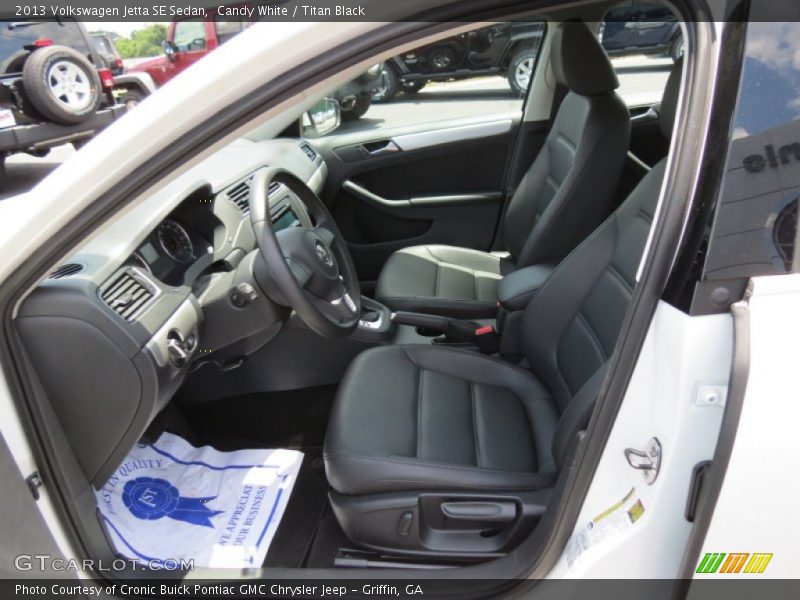 Candy White / Titan Black 2013 Volkswagen Jetta SE Sedan