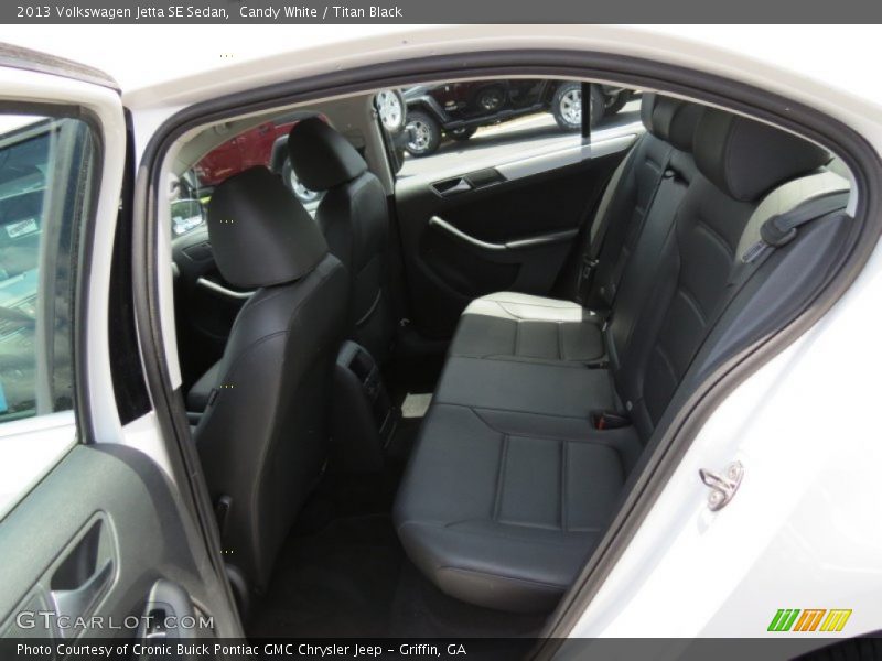 Candy White / Titan Black 2013 Volkswagen Jetta SE Sedan
