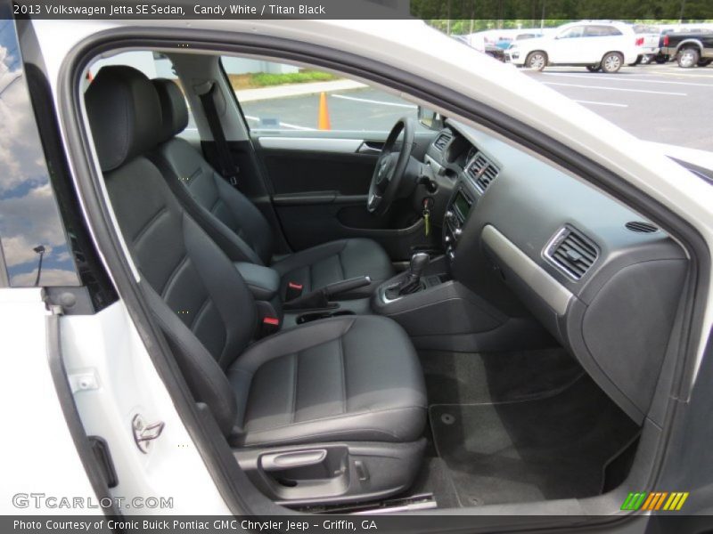 Candy White / Titan Black 2013 Volkswagen Jetta SE Sedan