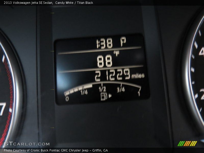 Candy White / Titan Black 2013 Volkswagen Jetta SE Sedan