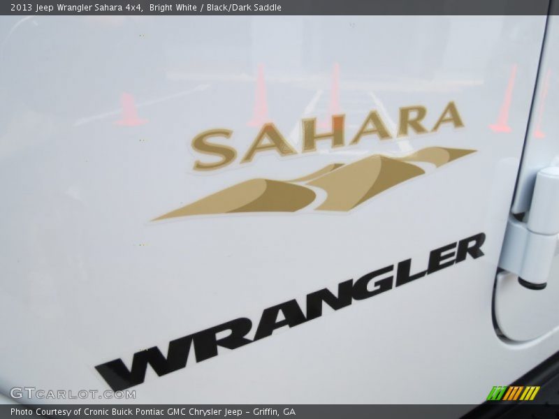 Bright White / Black/Dark Saddle 2013 Jeep Wrangler Sahara 4x4