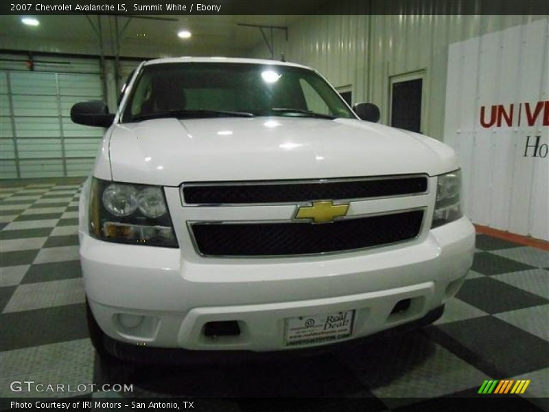 Summit White / Ebony 2007 Chevrolet Avalanche LS