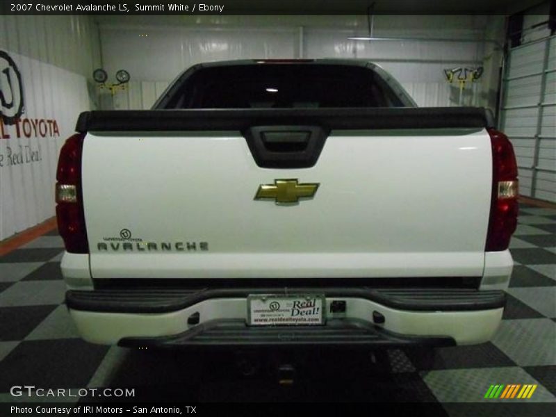 Summit White / Ebony 2007 Chevrolet Avalanche LS