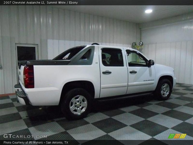 Summit White / Ebony 2007 Chevrolet Avalanche LS