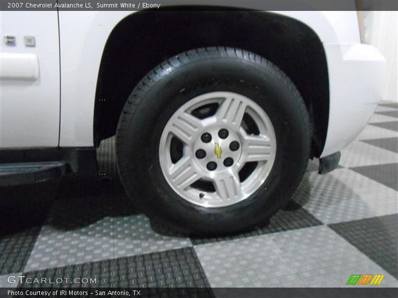 Summit White / Ebony 2007 Chevrolet Avalanche LS