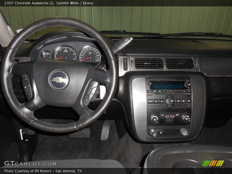 Summit White / Ebony 2007 Chevrolet Avalanche LS
