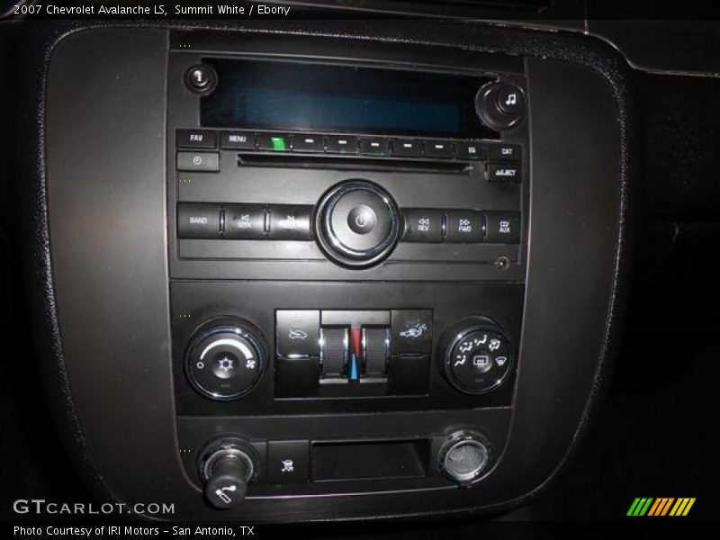 Summit White / Ebony 2007 Chevrolet Avalanche LS