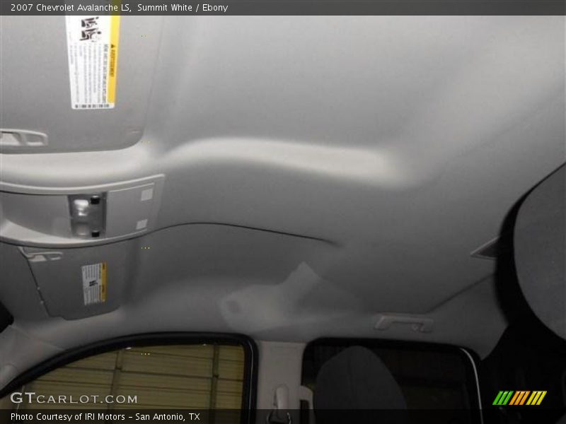 Summit White / Ebony 2007 Chevrolet Avalanche LS