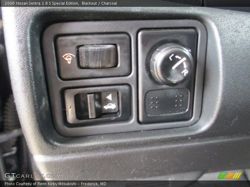 Blackout / Charcoal 2006 Nissan Sentra 1.8 S Special Edition