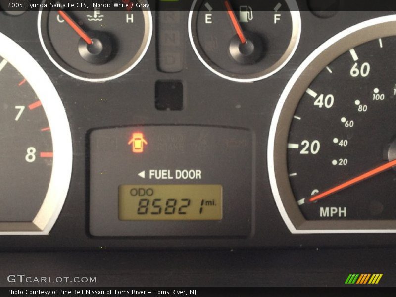 Nordic White / Gray 2005 Hyundai Santa Fe GLS