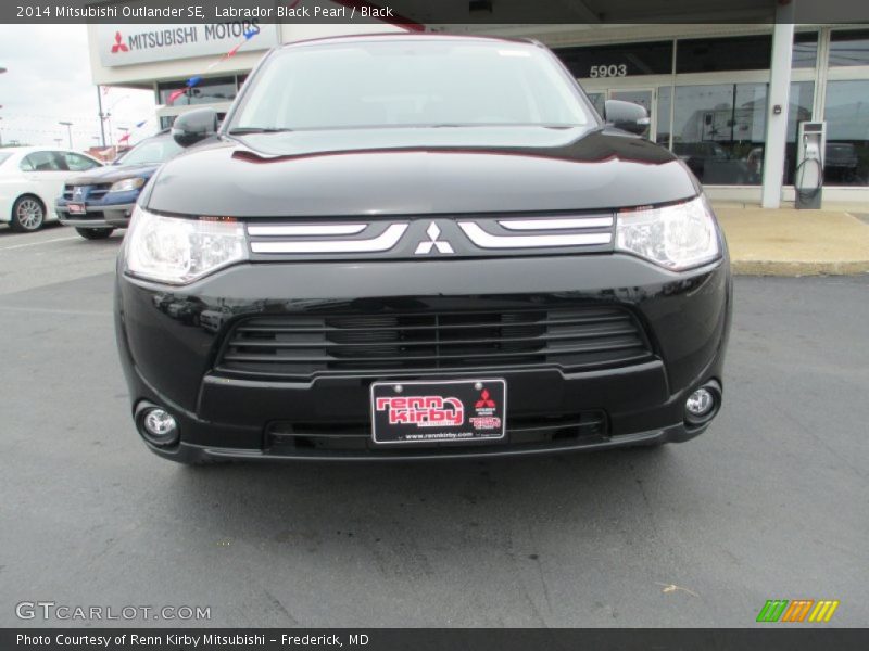 Labrador Black Pearl / Black 2014 Mitsubishi Outlander SE