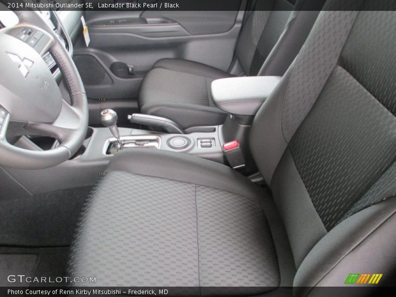 Labrador Black Pearl / Black 2014 Mitsubishi Outlander SE