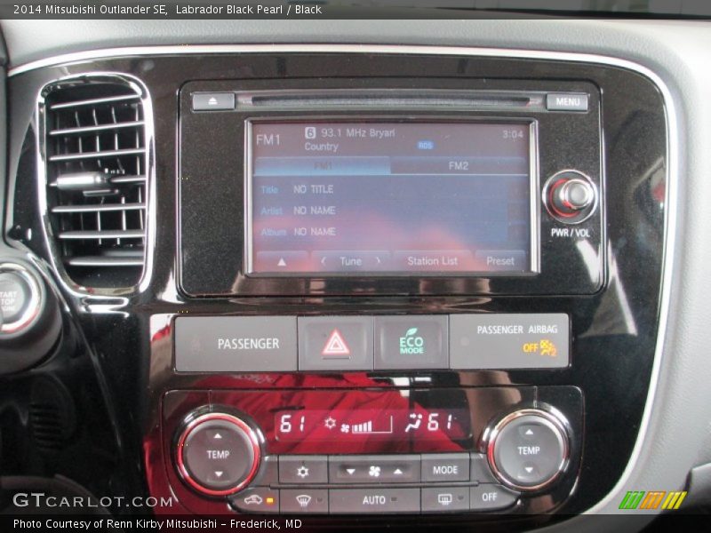 Labrador Black Pearl / Black 2014 Mitsubishi Outlander SE