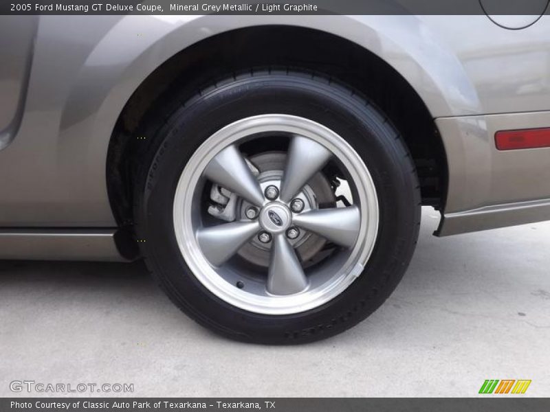 Mineral Grey Metallic / Light Graphite 2005 Ford Mustang GT Deluxe Coupe