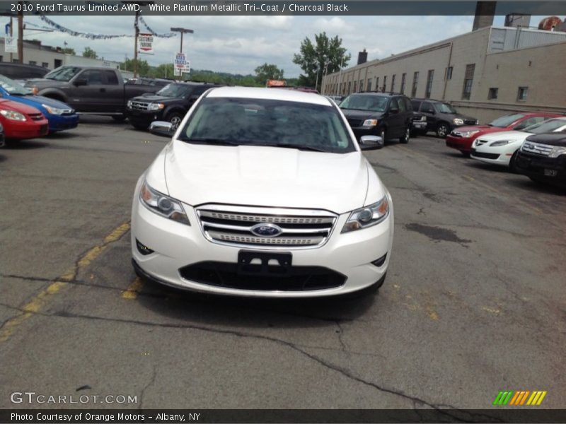 White Platinum Metallic Tri-Coat / Charcoal Black 2010 Ford Taurus Limited AWD