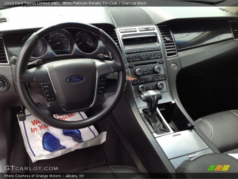 White Platinum Metallic Tri-Coat / Charcoal Black 2010 Ford Taurus Limited AWD