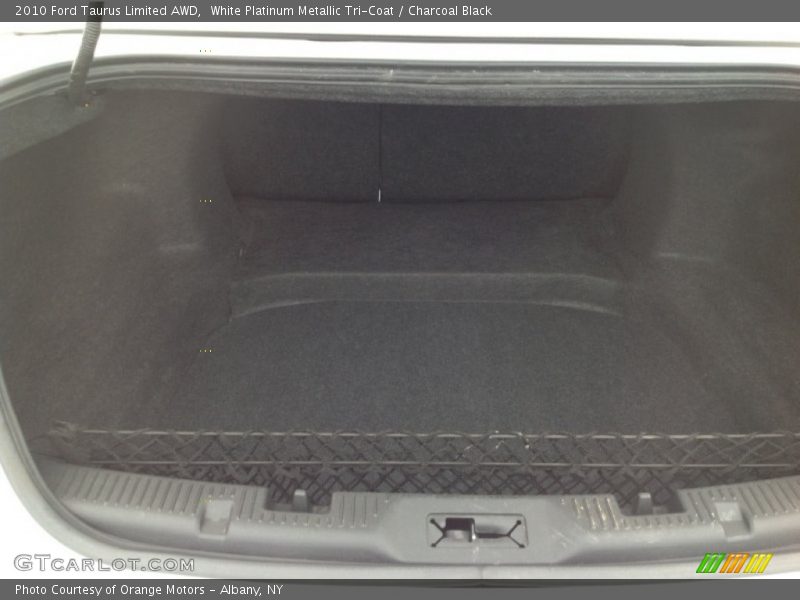 White Platinum Metallic Tri-Coat / Charcoal Black 2010 Ford Taurus Limited AWD