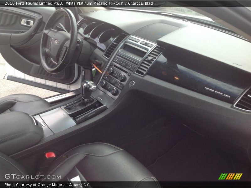 White Platinum Metallic Tri-Coat / Charcoal Black 2010 Ford Taurus Limited AWD