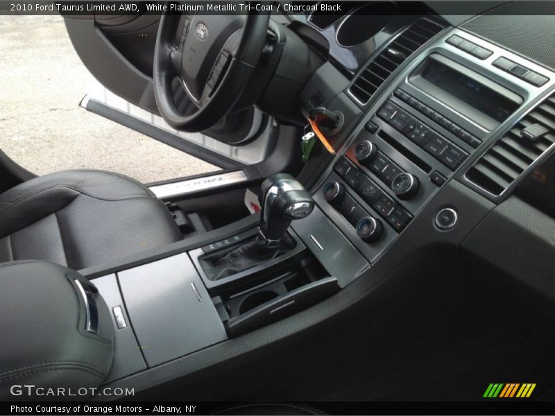 White Platinum Metallic Tri-Coat / Charcoal Black 2010 Ford Taurus Limited AWD