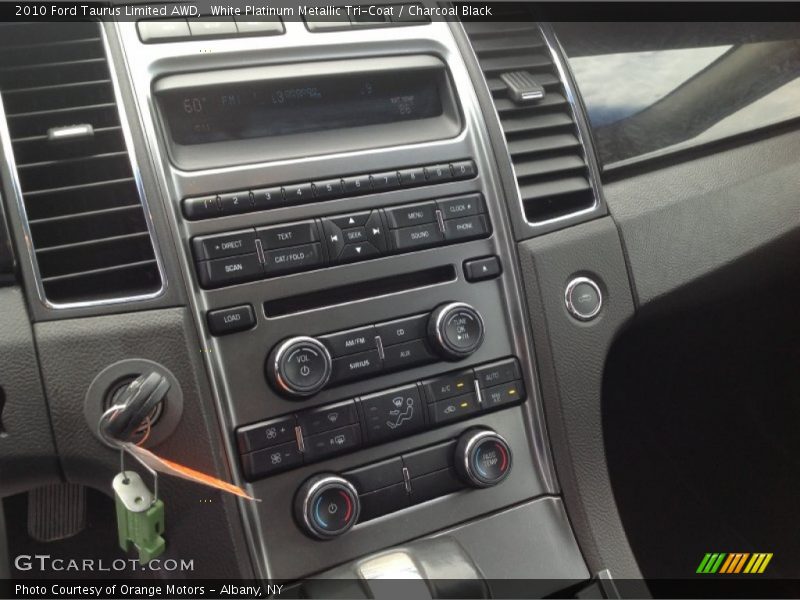 White Platinum Metallic Tri-Coat / Charcoal Black 2010 Ford Taurus Limited AWD