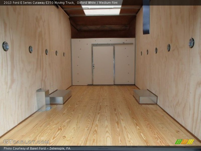 Oxford White / Medium Flint 2013 Ford E Series Cutaway E350 Moving Truck