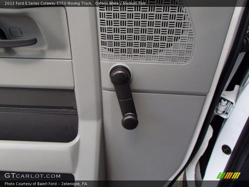 Oxford White / Medium Flint 2013 Ford E Series Cutaway E350 Moving Truck