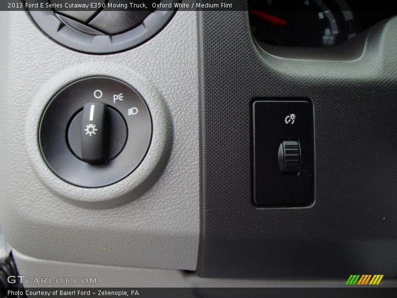 Oxford White / Medium Flint 2013 Ford E Series Cutaway E350 Moving Truck