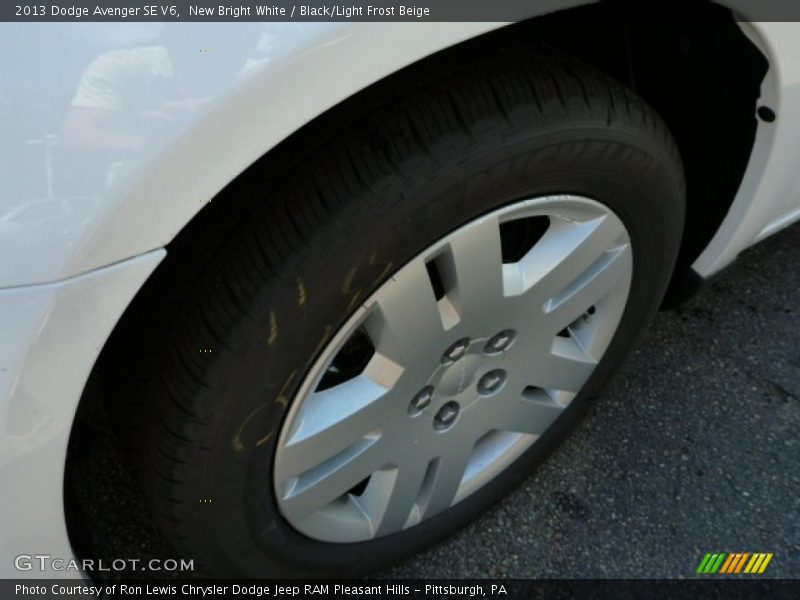 New Bright White / Black/Light Frost Beige 2013 Dodge Avenger SE V6