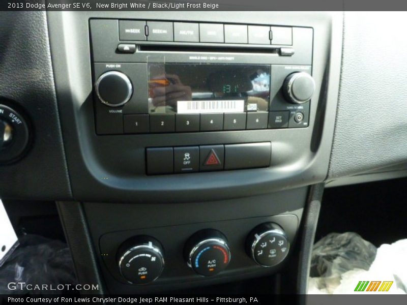 New Bright White / Black/Light Frost Beige 2013 Dodge Avenger SE V6