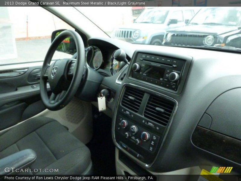 Maximum Steel Metallic / Black/Light Graystone 2013 Dodge Grand Caravan SE