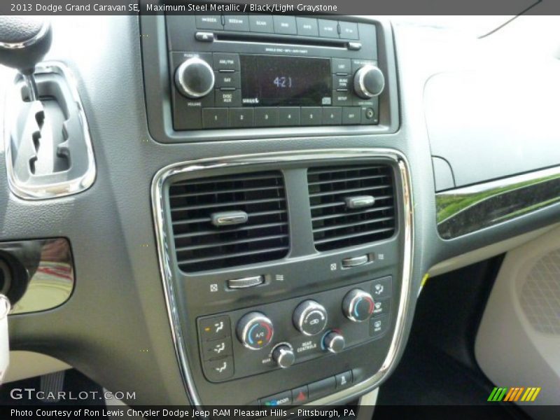 Maximum Steel Metallic / Black/Light Graystone 2013 Dodge Grand Caravan SE