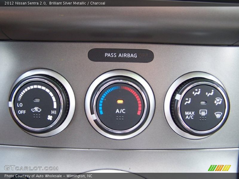 Brilliant Silver Metallic / Charcoal 2012 Nissan Sentra 2.0