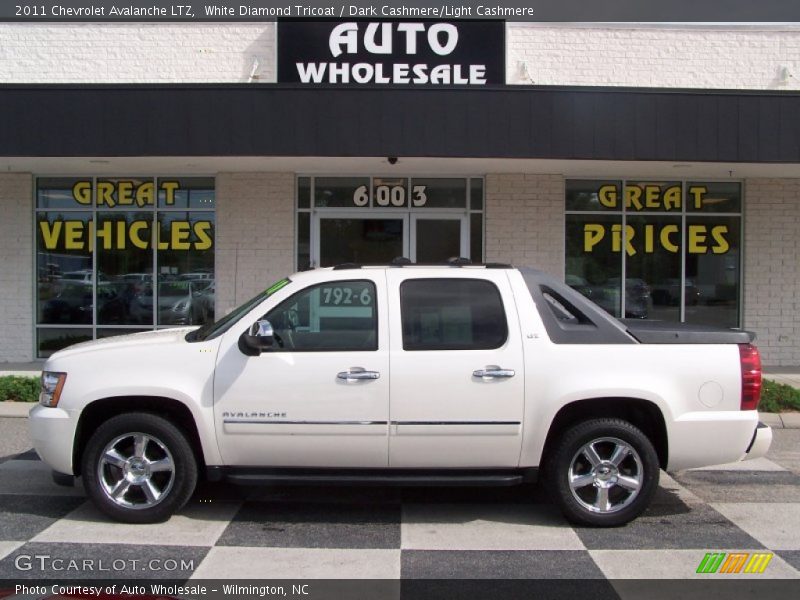 White Diamond Tricoat / Dark Cashmere/Light Cashmere 2011 Chevrolet Avalanche LTZ