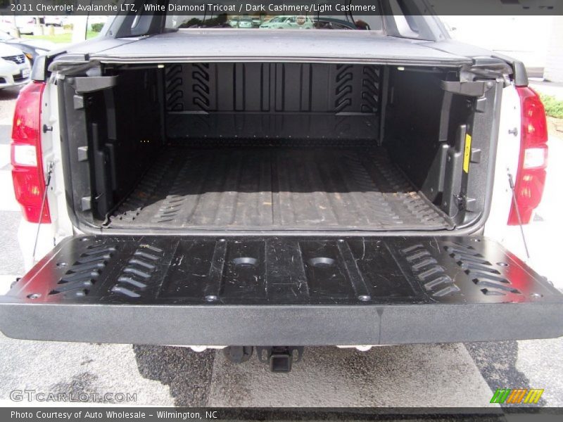 White Diamond Tricoat / Dark Cashmere/Light Cashmere 2011 Chevrolet Avalanche LTZ