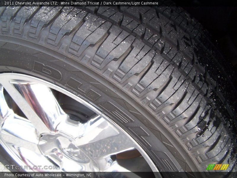 White Diamond Tricoat / Dark Cashmere/Light Cashmere 2011 Chevrolet Avalanche LTZ
